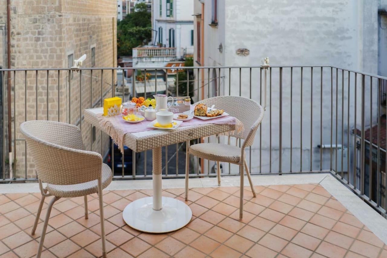 Il Tulipano - Appartamento Al Centro Di Vico Equense Exterior foto
